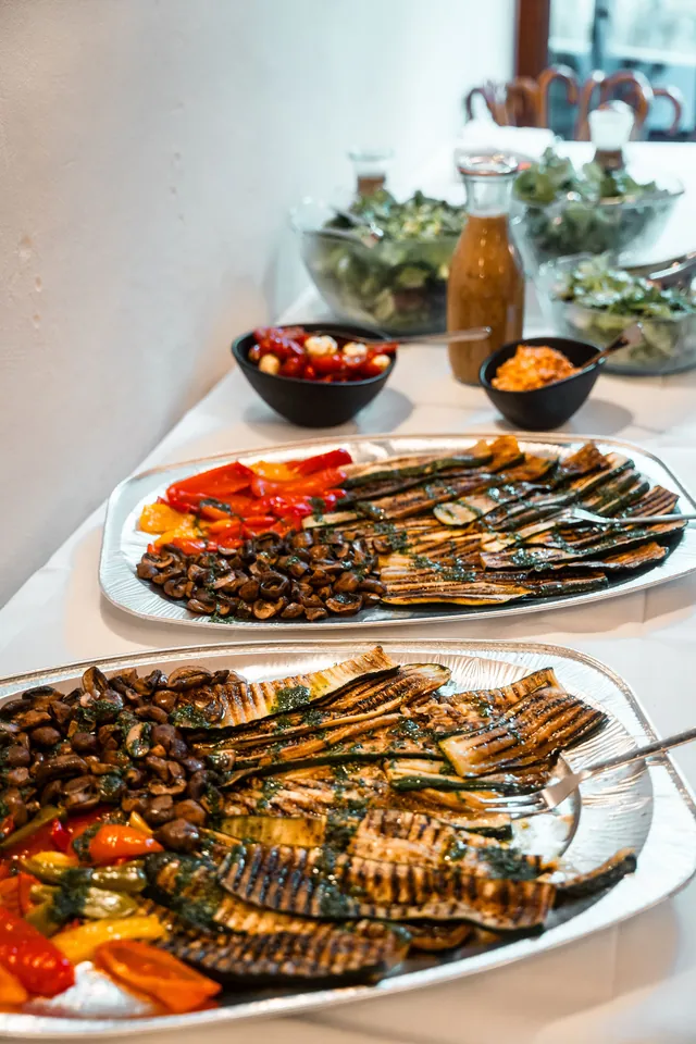 Antipasti-Platten am Buffet, Hochzeit auf dem Schlossgut Lüll