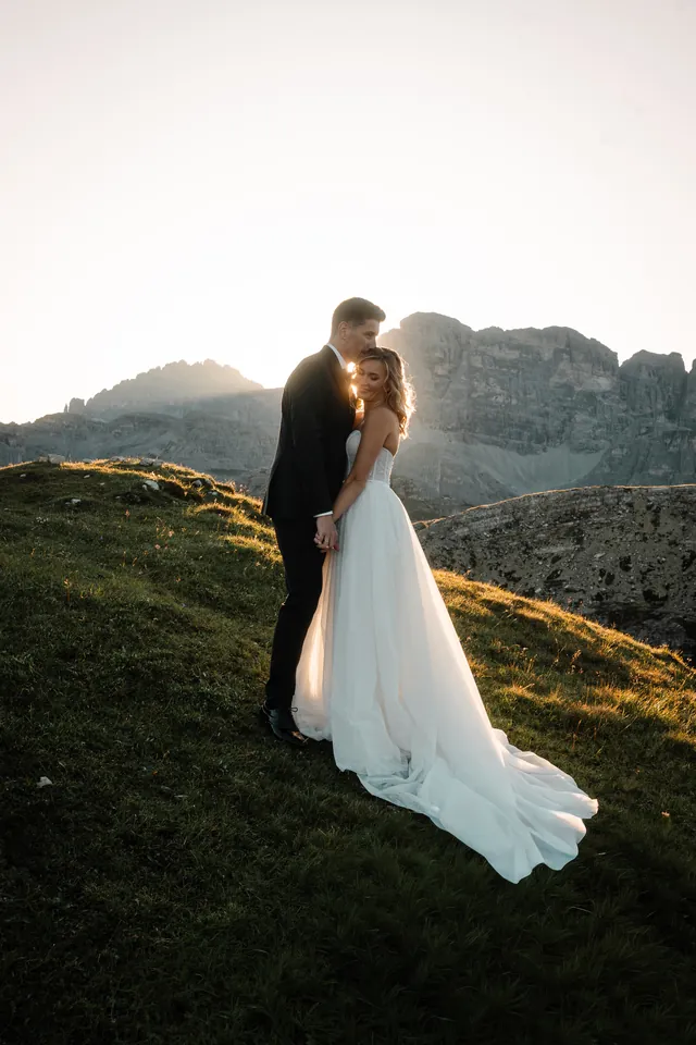 Kuss im Gegenlicht, After-Wedding-Shooting in den Dolomiten