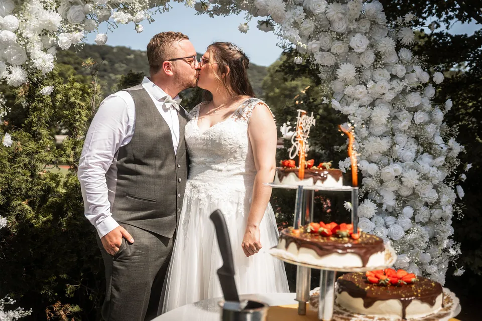 Kuss an der Hochzeitstorte, Hochzeit im Moods