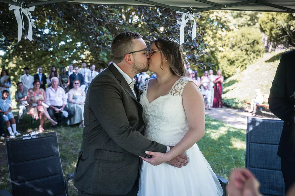 Der erste Kuss, Hochzeit im Moods