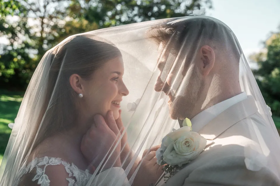 Brautpaar unter dem Schleier, Hochzeit in der Schleifenmühle Dettenheim-Rußheim
