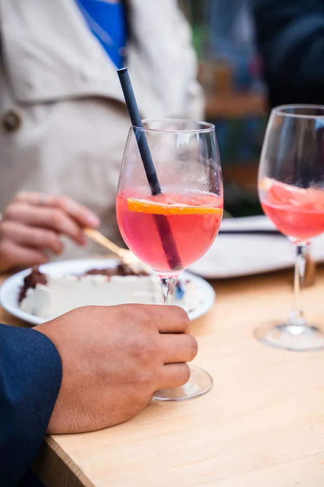 Gläser mit Aperitif beim Sektempfang, Hochzeit in der Schleifenmühle Dettenheim-Rußheim