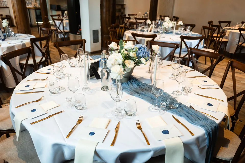 Festlich gedeckter Saal, Hochzeit in der Schleifenmühle Dettenheim-Rußheim