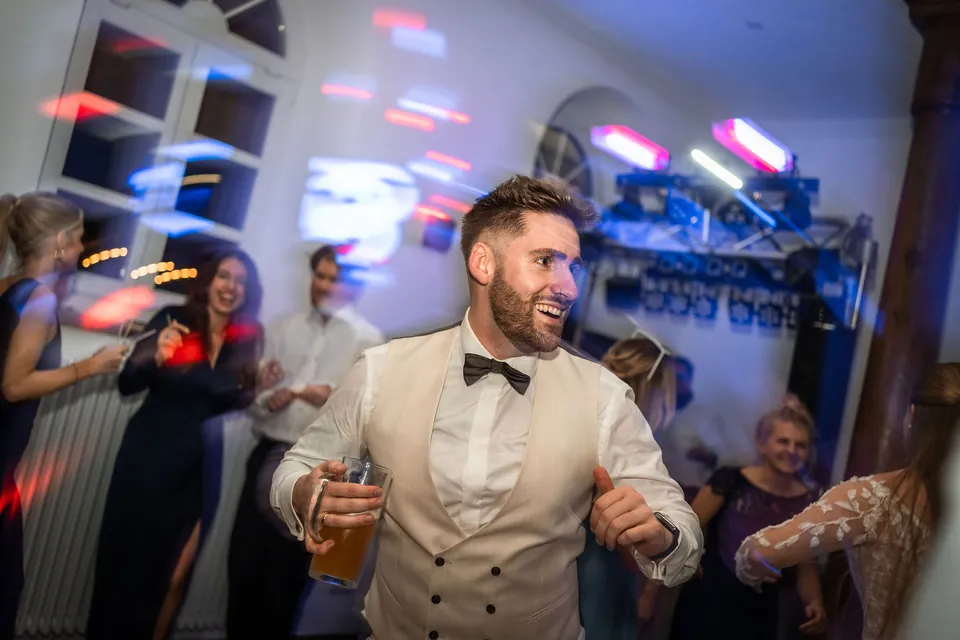 Bräutigam auf der Tanzfläche, Hochzeit in der Schleifenmühle Dettenheim-Rußheim