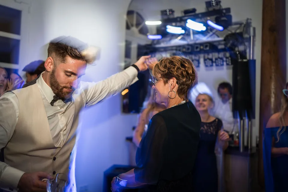 Party unter bunten Lichtern, Hochzeit in der Schleifenmühle Dettenheim-Rußheim