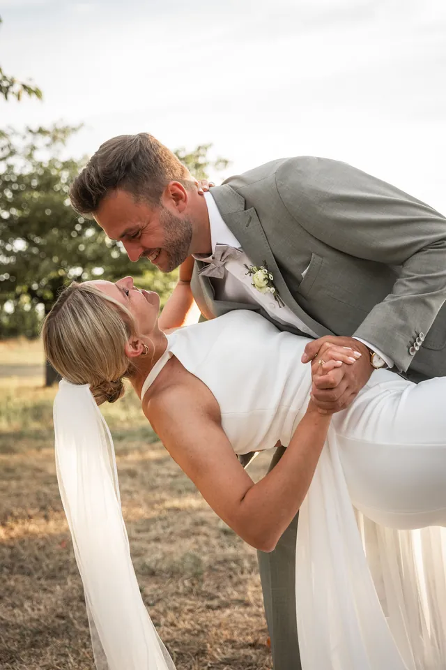 Kuss mit Hingabe im Abendlicht, Hochzeit im Eichenstolz Ladenburg