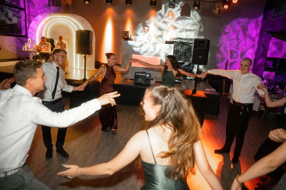 Tanzfläche im warmen Licht, Hochzeit am Schloss Schwetzingen