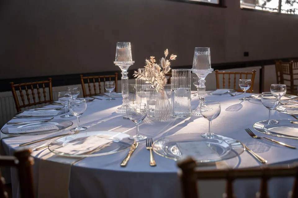 Tafel mit Kerzenleuchtern, Hochzeit am Schloss Schwetzingen