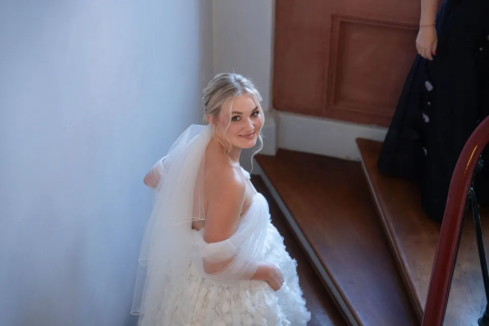 Braut auf dem Weg zum Trauzimmer, Hochzeit am Schloss Schwetzingen