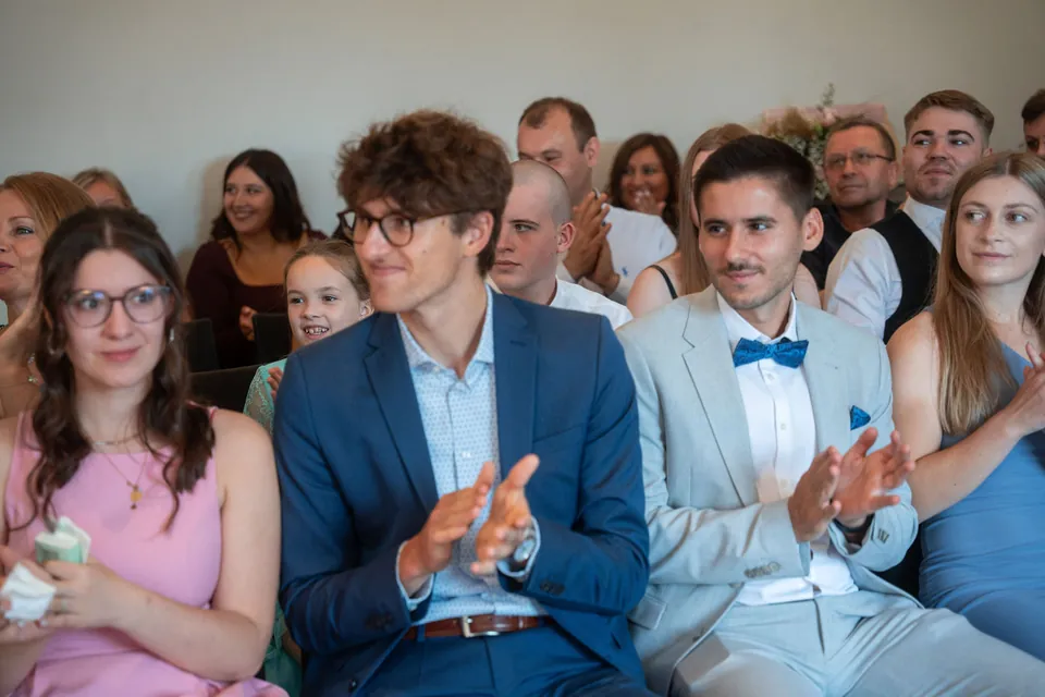 Gäste applaudieren, Hochzeit am Schloss Schwetzingen
