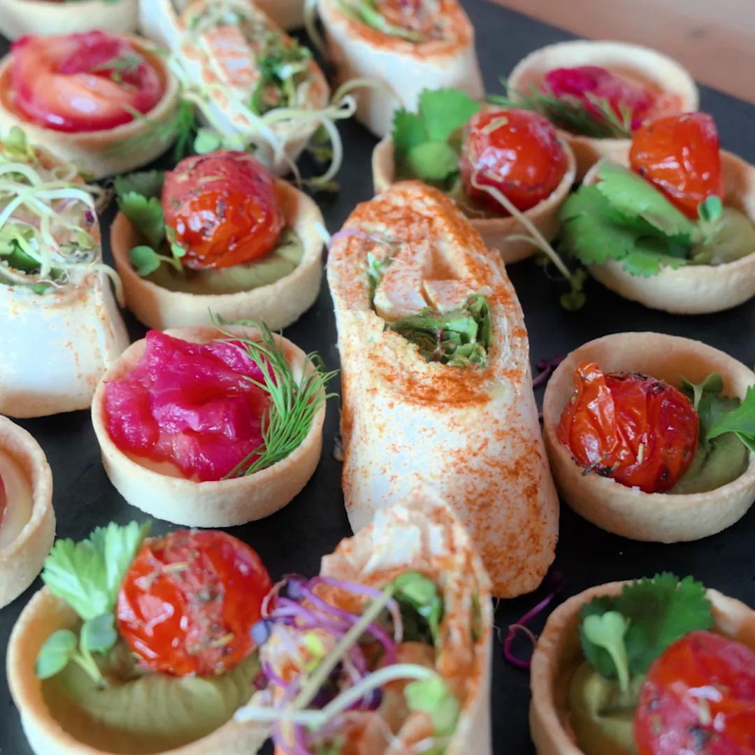 Fingerfood mit Tartelettes und Wraps beim Sektempfang, Wilhelmsgut Heidelberg